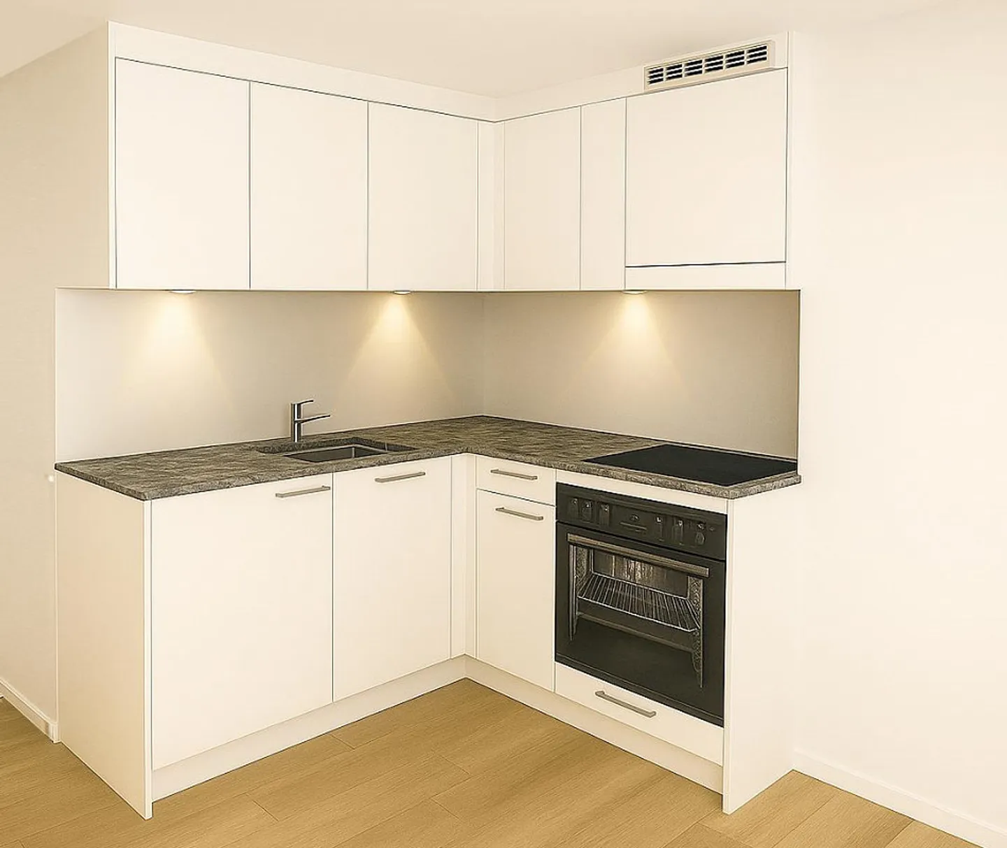 2 Zimmer Wohnung - Renoviert und mit Aussicht - Foto 2 von 2
