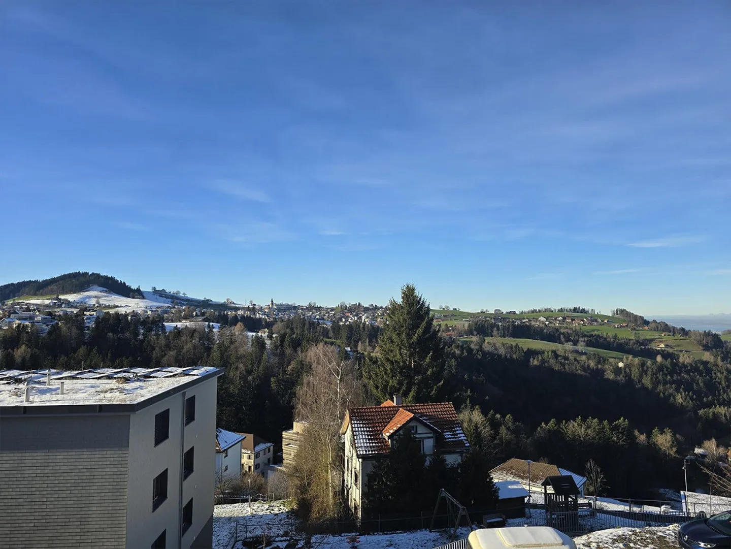 2 Zimmer Wohnung - Renoviert und mit Aussicht - Foto 1 von 2