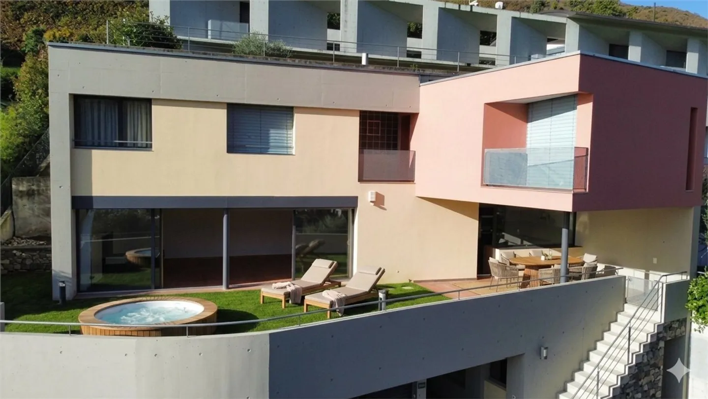 Stunning Villa with Lake View - Photo 15 of 15
