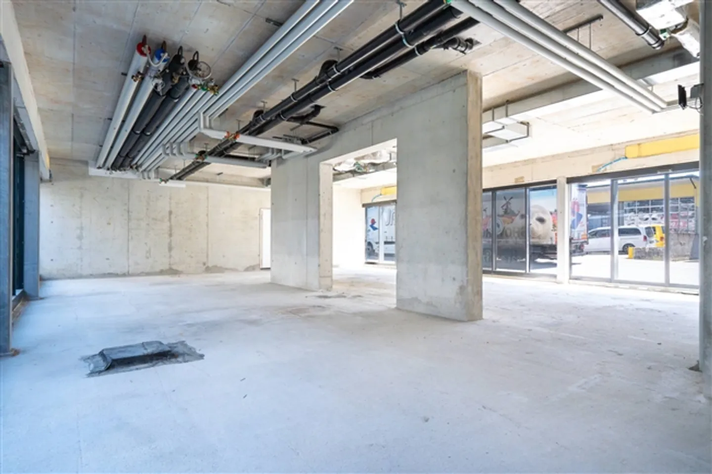 Beautiful arcade space of 100 m2 with high foot traffic - Photo 5 of 5