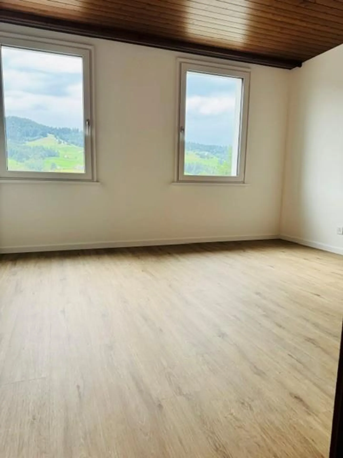 Charming 3.5-room apartment with new renovation - Photo 7 of 9