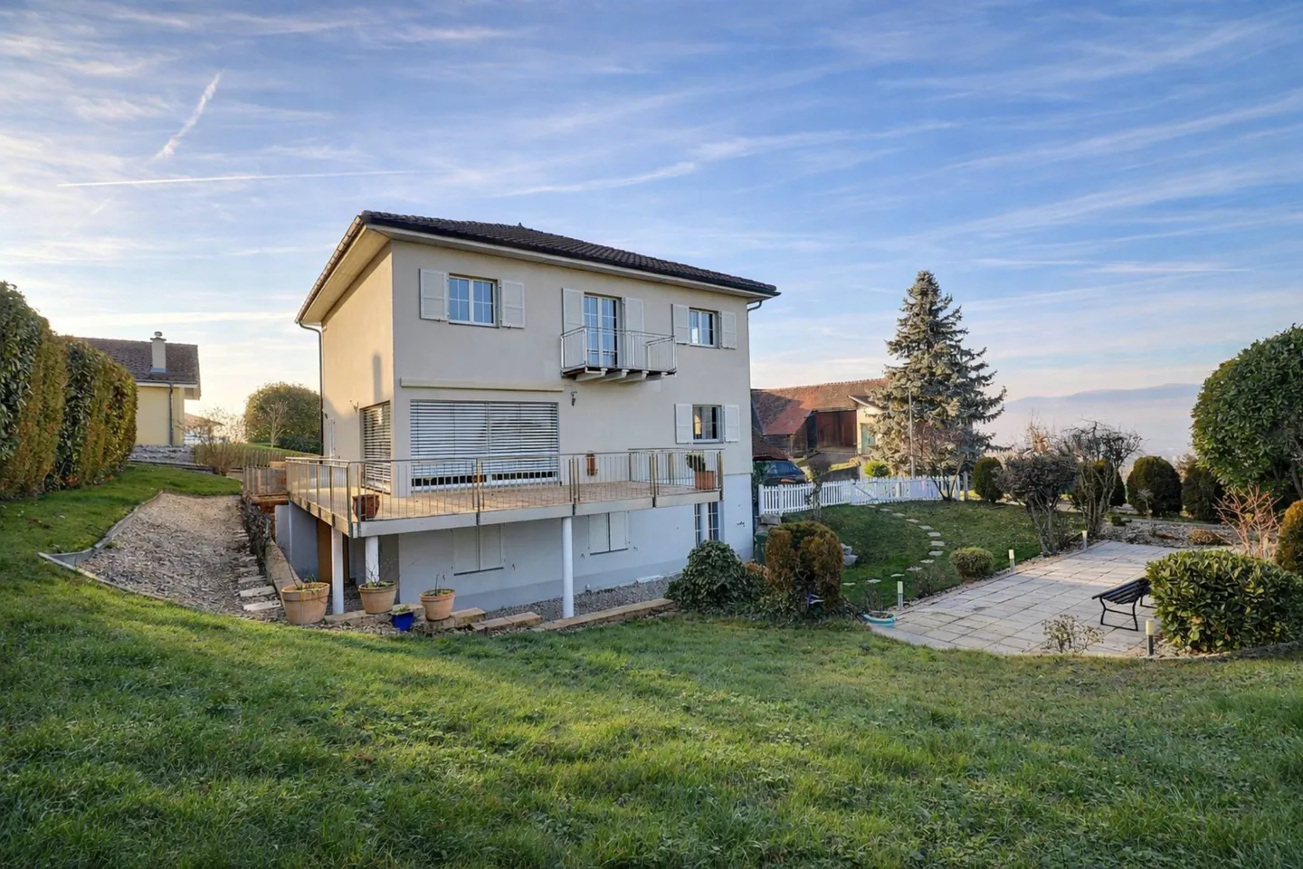 Une villa individuelle exceptionnelle dans un environnement verdoyant - Photo 1 sur 13