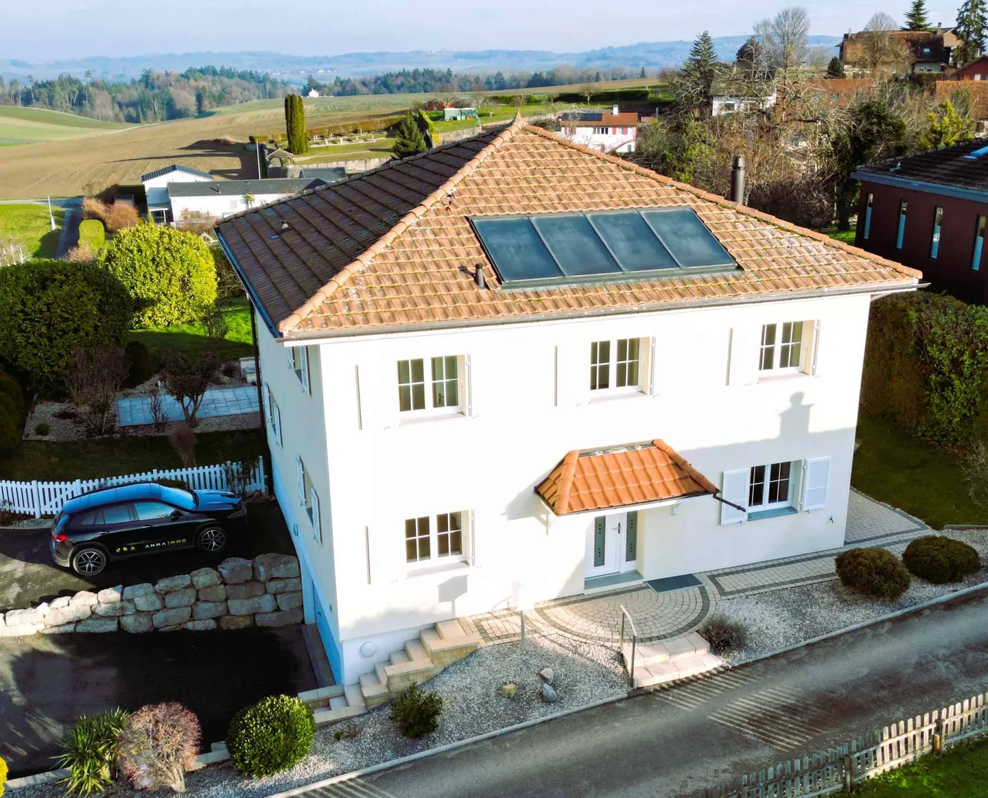 Une villa individuelle exceptionnelle dans un environnement verdoyant - Photo 2 sur 13