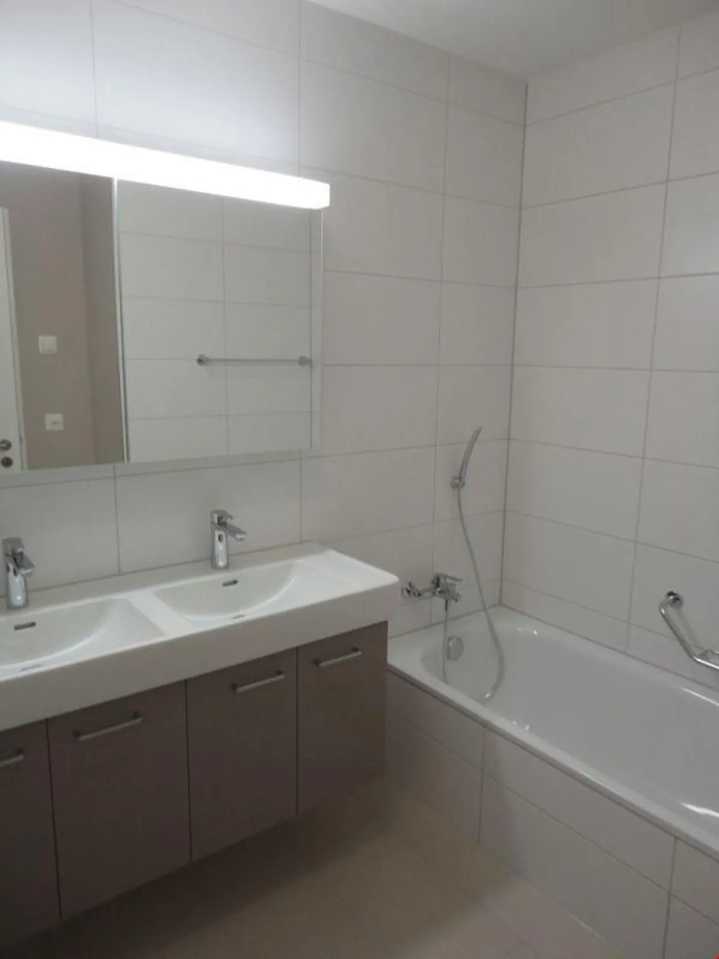 Appartement moderne 3.5 pièces - Photo 3 sur 12