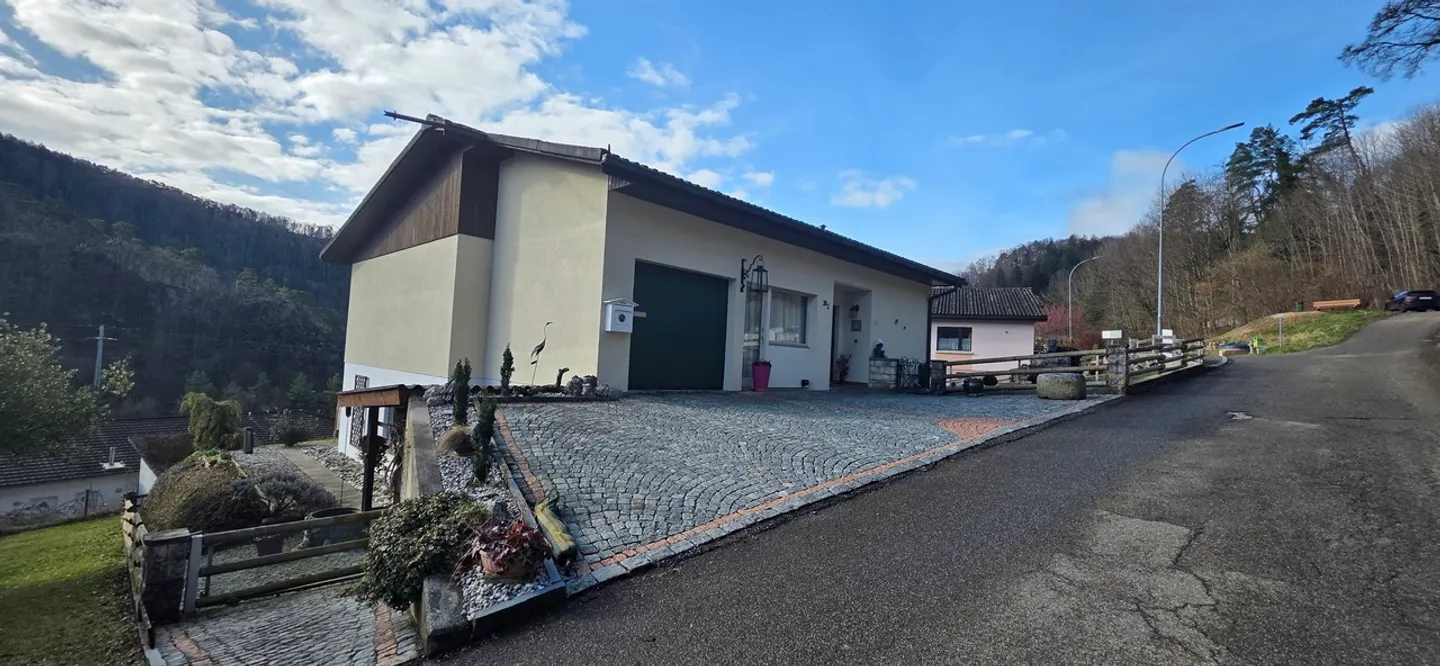 Da scoprire, bella casa di 6,5 locali mantenuta con cura - Foto 1 di 12