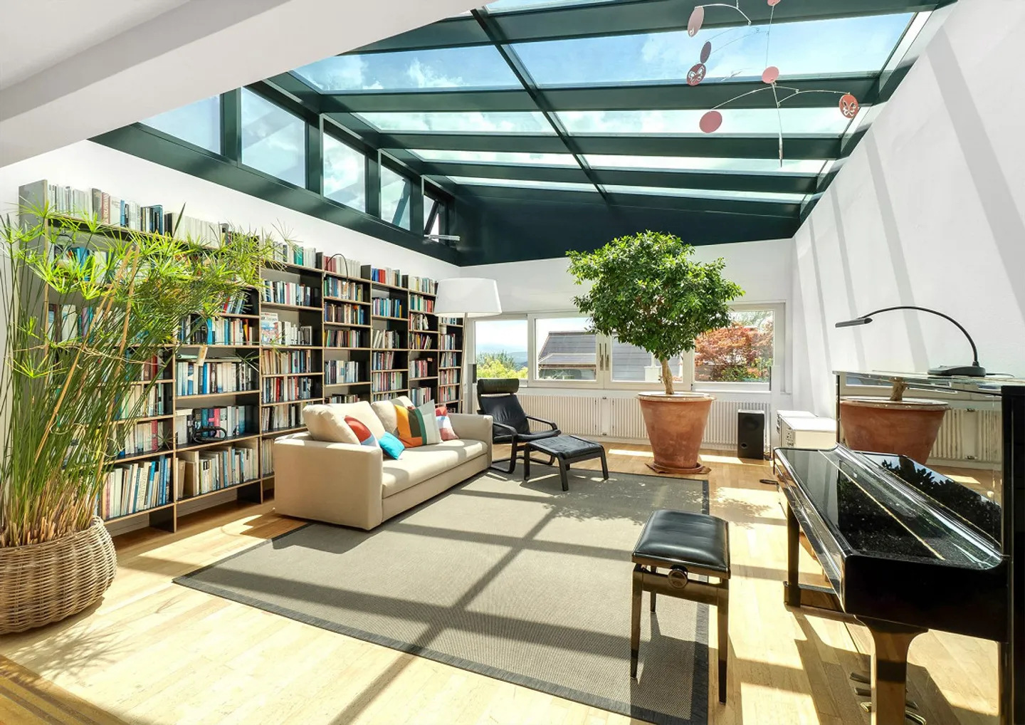 Wohntraum im Bauhausstil mit weitläufigem Garten und Pool - Foto 3 von 8