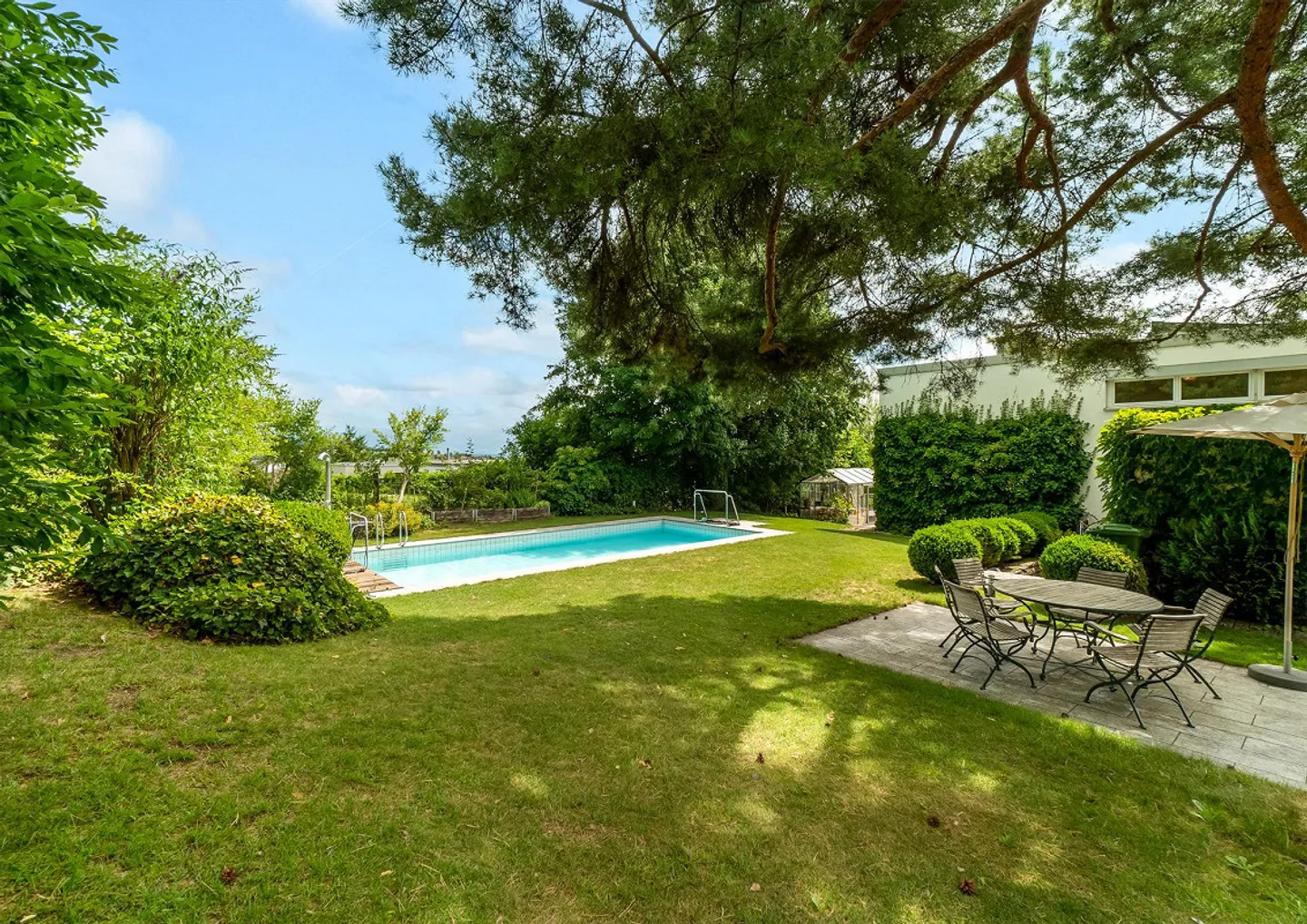 Wohntraum im Bauhausstil mit weitläufigem Garten und Pool - Foto 6 von 8