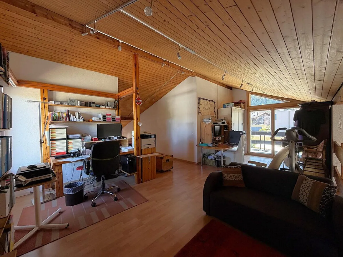 SPACIOUS FAMILY PARADISE IN A QUIET LOCATION! - Photo 5 of 13