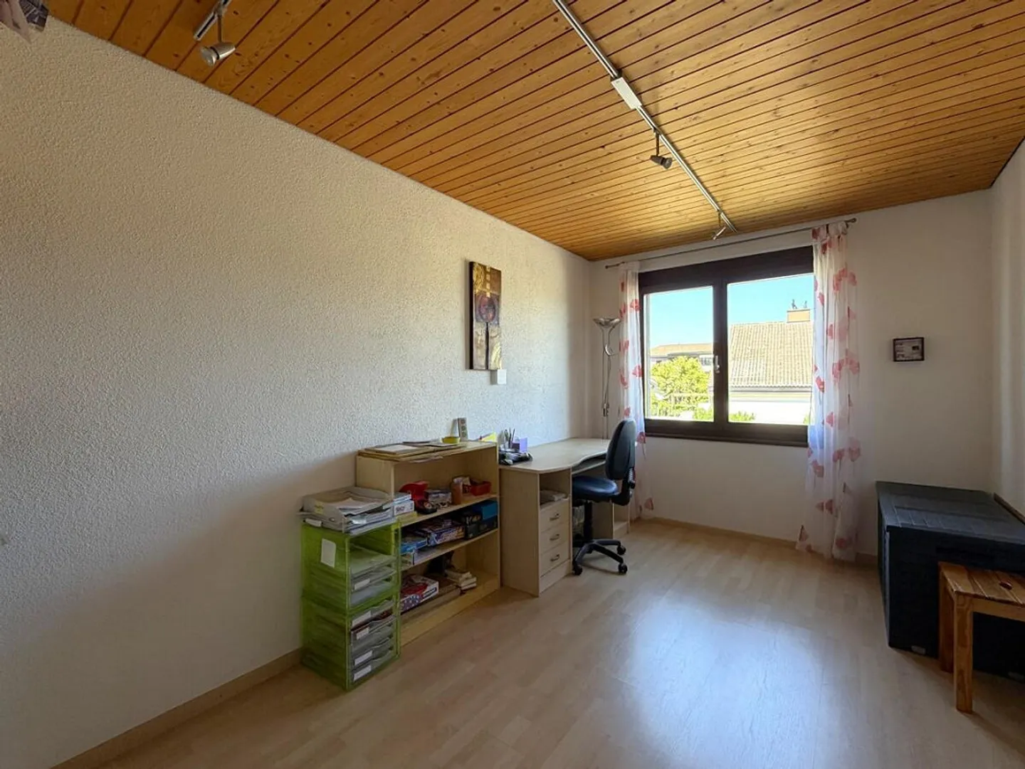 SPACIOUS FAMILY PARADISE IN A QUIET LOCATION! - Photo 8 of 13