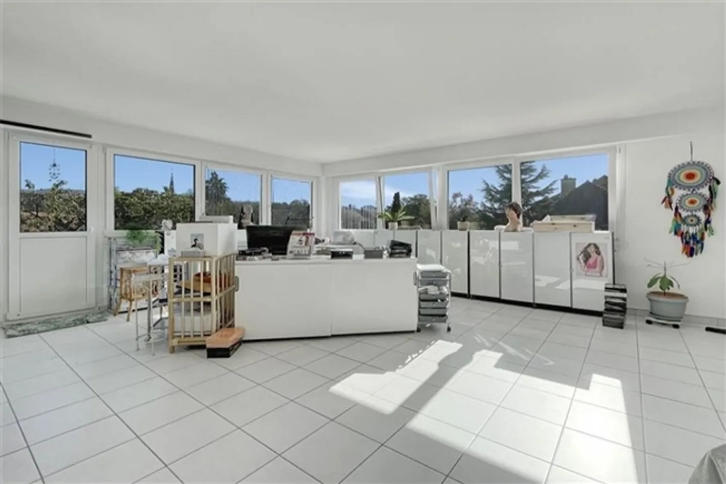 Bright commercial space equipped with 5.5 rooms on 140 m2 for various uses - Photo 5 of 10