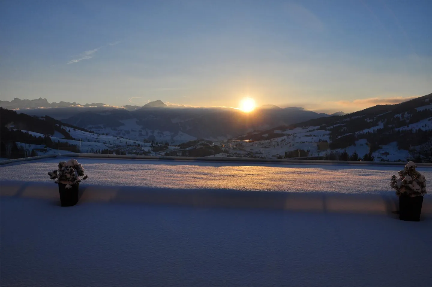 Au-dessus de la limite de brouillard – Penthouse de 7,5 pièces avec une vue imprenable sur les montagnes - Photo 2 sur 25