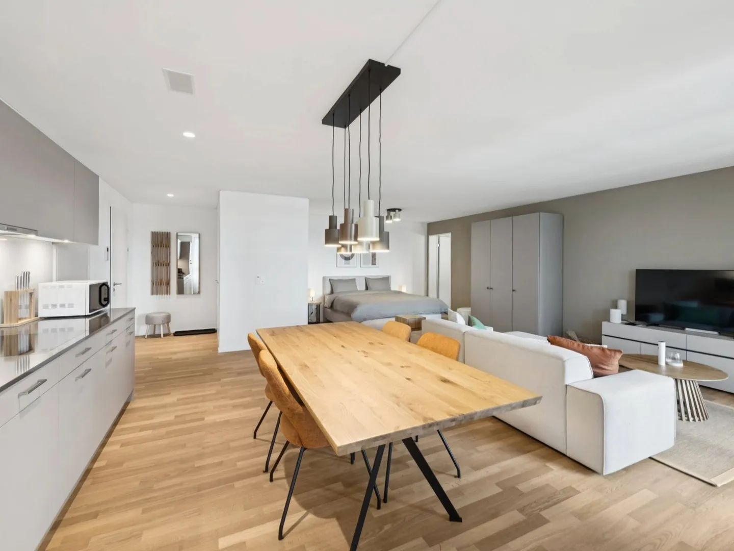 Furnished Apartments with Madrid Flair - directly in the largest shopping center in Switzerland! - Photo 4 of 9