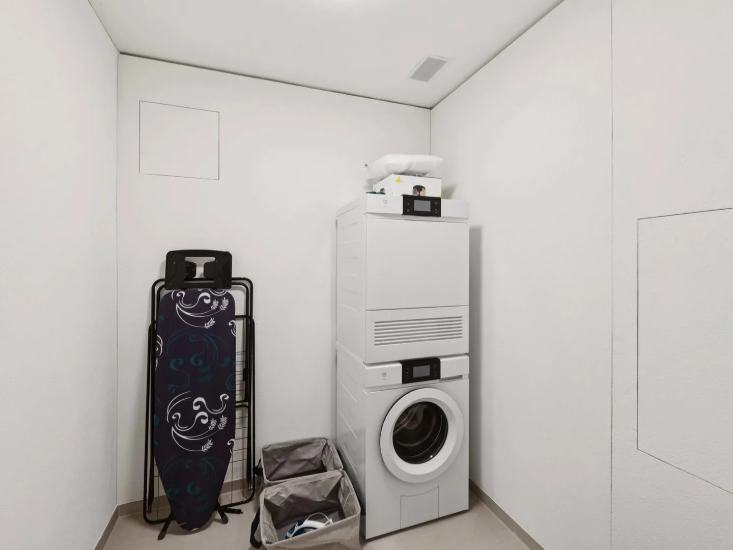 Furnished Apartments with Madrid Flair - directly in the largest shopping center in Switzerland! - Photo 7 of 9