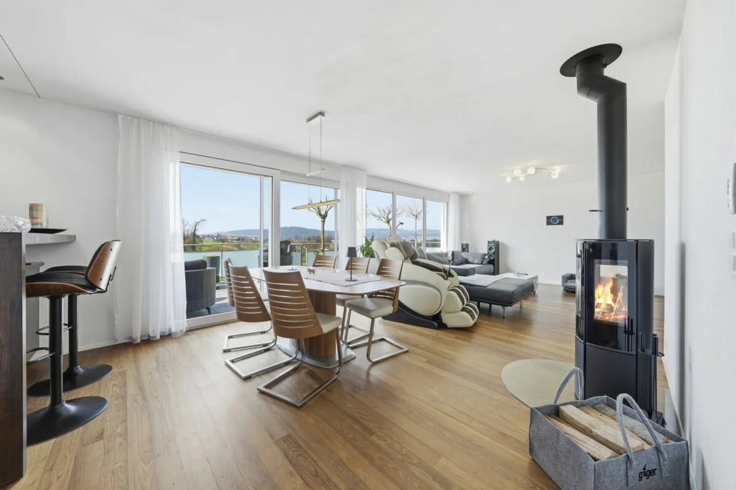 Votre refuge avec vue : Appartement en attique moderne en périphérie - Photo 1 sur 23