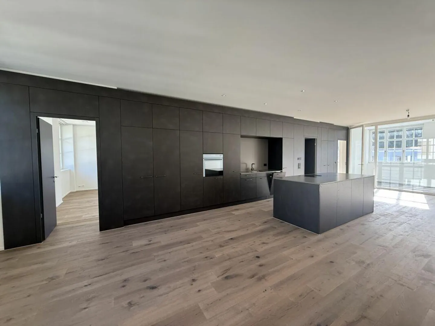 Appartement Loft Moderne dans un Ancien Bâtiment d'Usine - Photo 2 sur 12