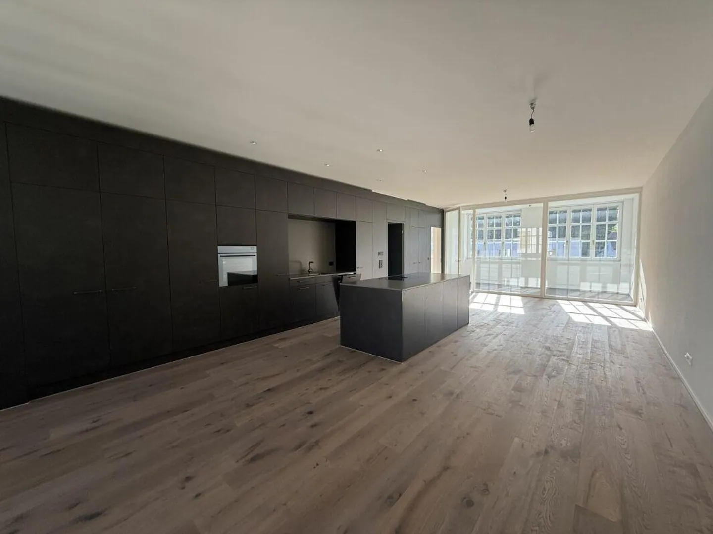 Appartement Loft Moderne dans un Ancien Bâtiment d'Usine - Photo 3 sur 12