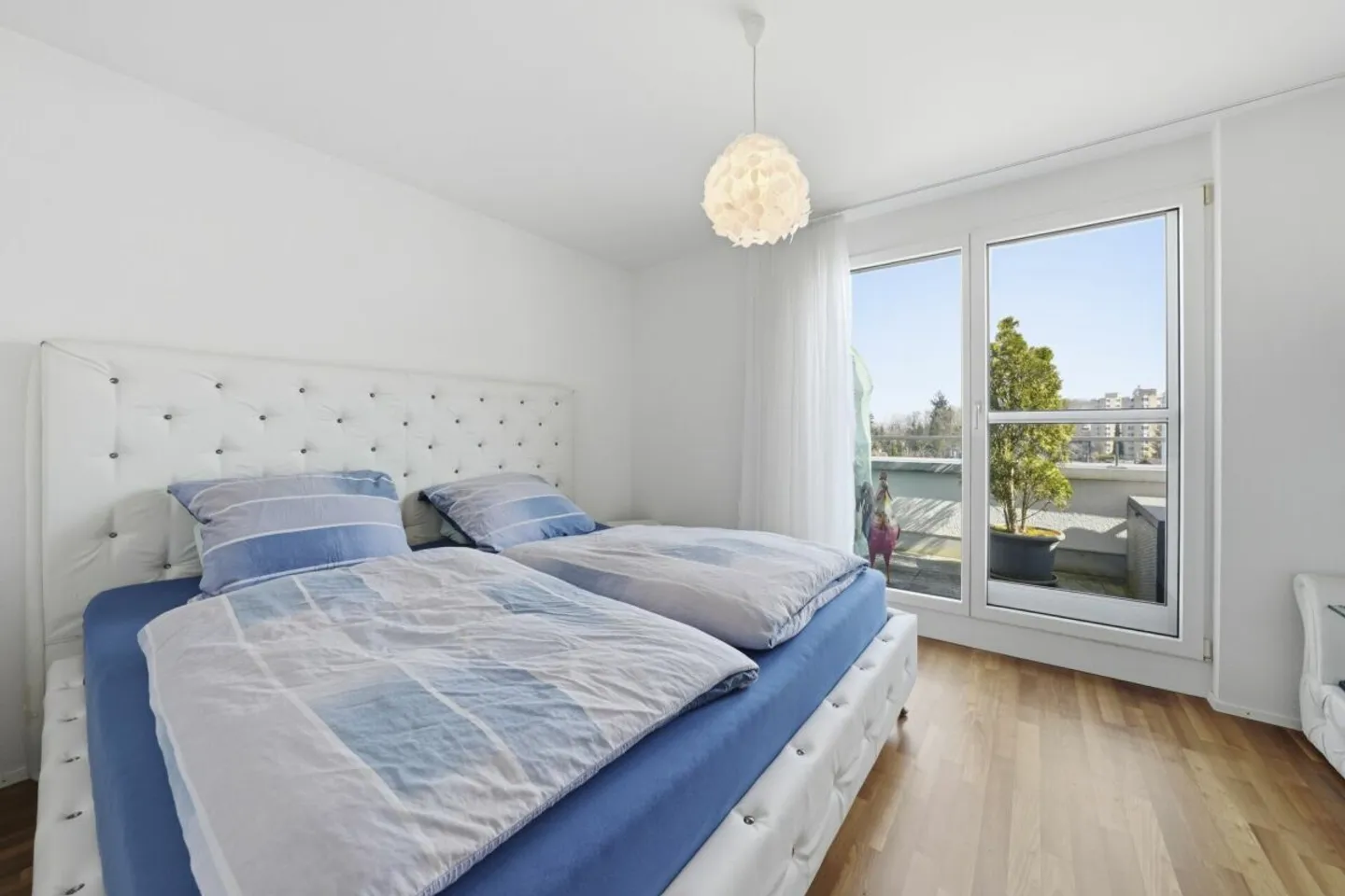 Votre refuge avec vue : Appartement en attique moderne en périphérie - Photo 9 sur 23