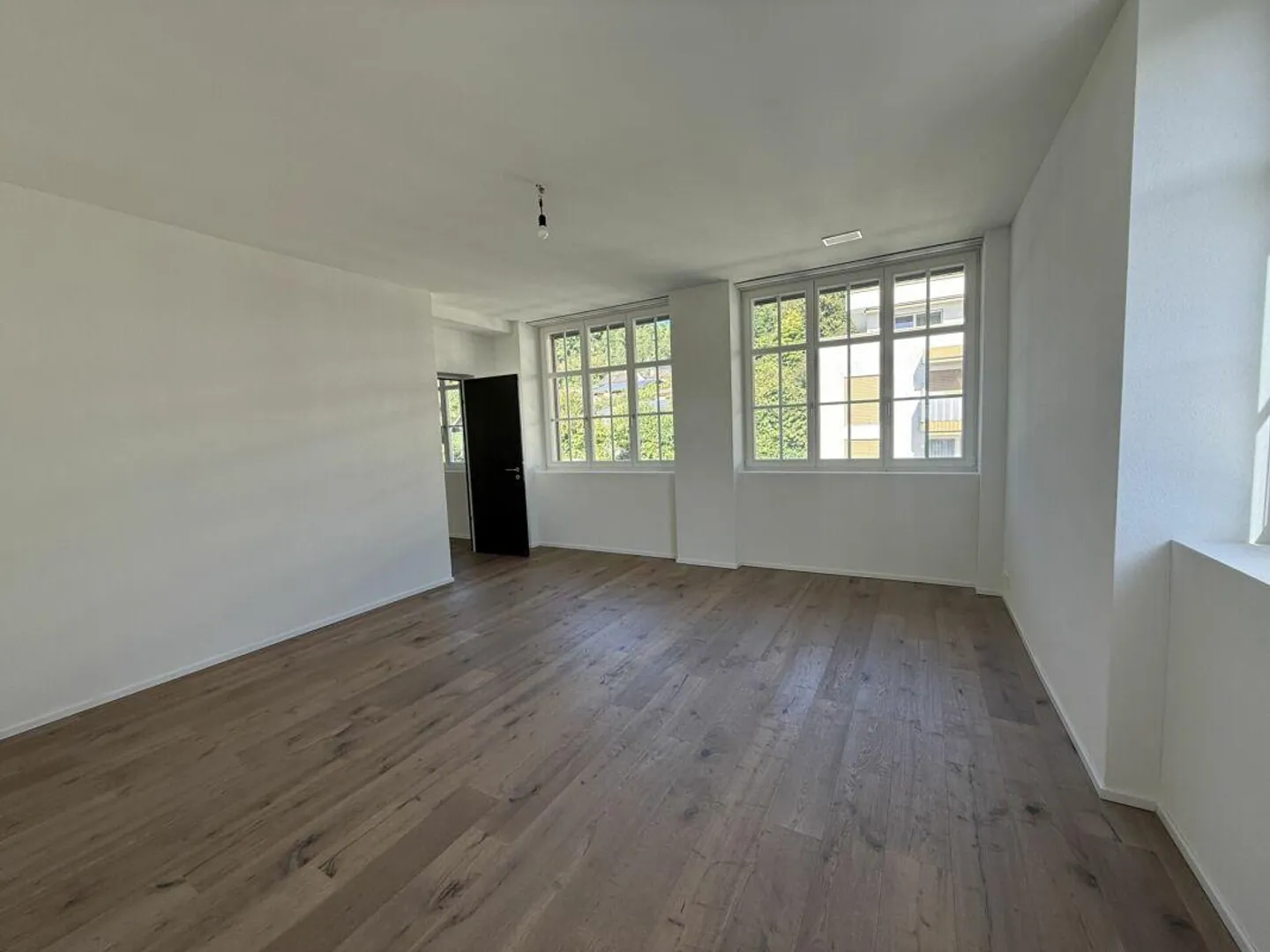 Appartement Loft Moderne dans un Ancien Bâtiment d'Usine - Photo 8 sur 12