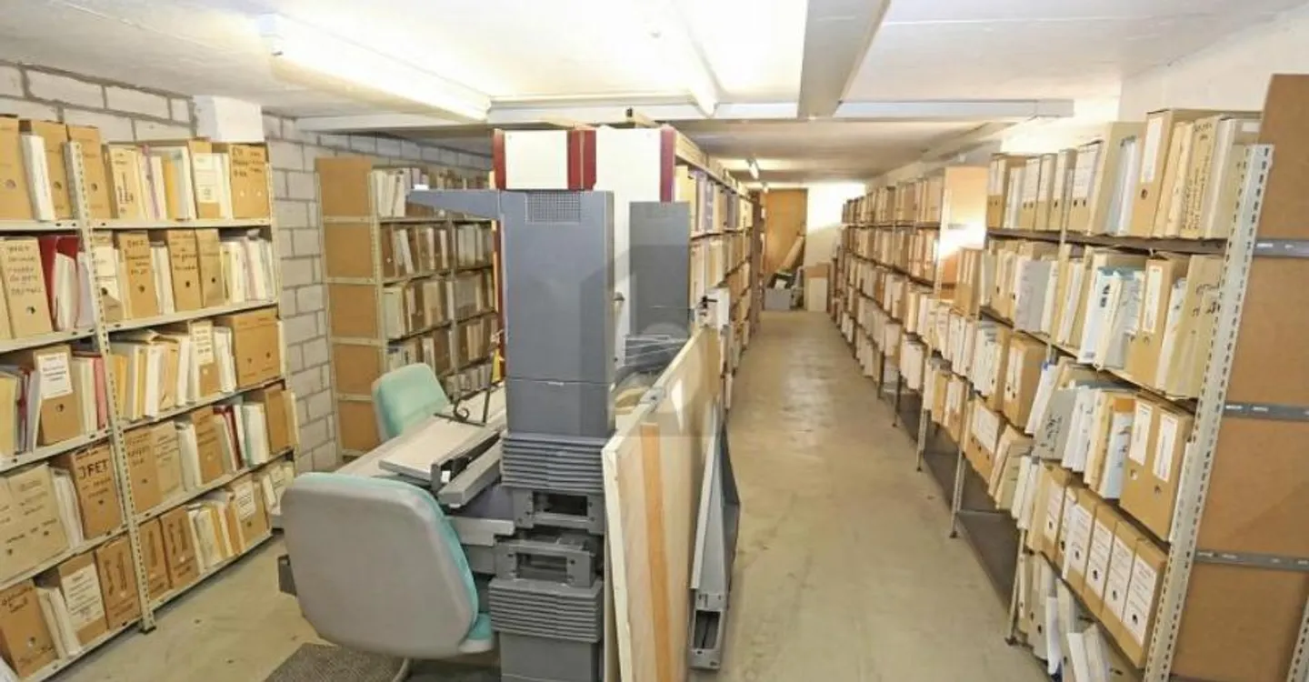 WORKSPACE IN A CENTRAL LOCATION - Photo 4 of 5
