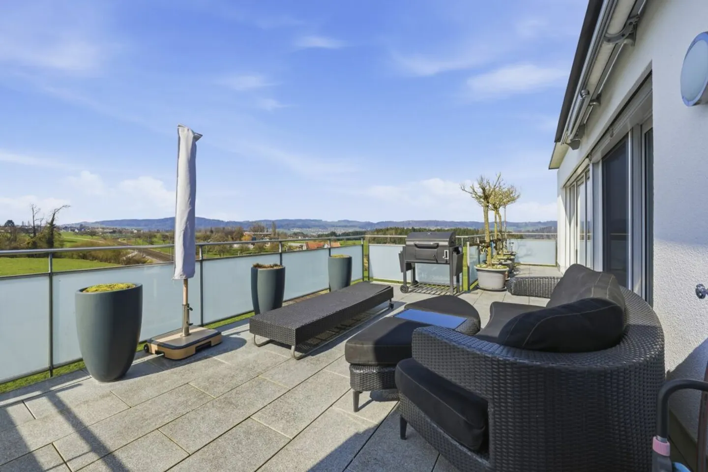 Votre refuge avec vue : Appartement en attique moderne en périphérie - Photo 15 sur 23