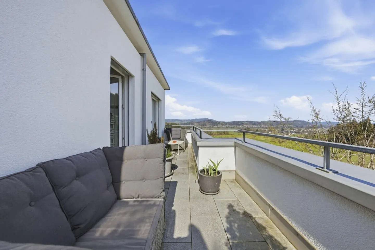 Votre refuge avec vue : Appartement en attique moderne en périphérie - Photo 17 sur 23