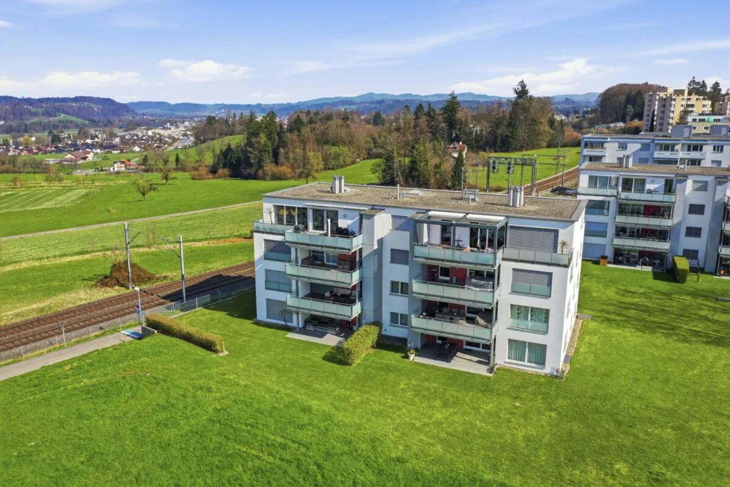 Votre refuge avec vue : Appartement en attique moderne en périphérie - Photo 20 sur 23