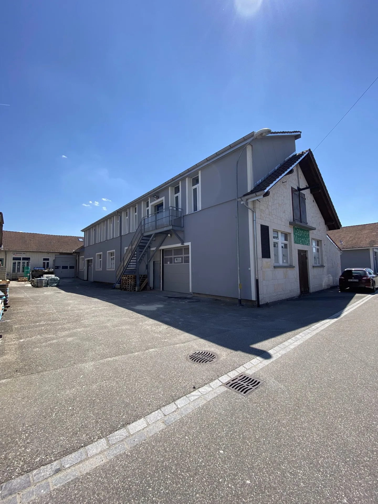 Moderne, helle und sehr grosszügige Büroräumlichkeit an zentraler Lage - Foto 1 von 12