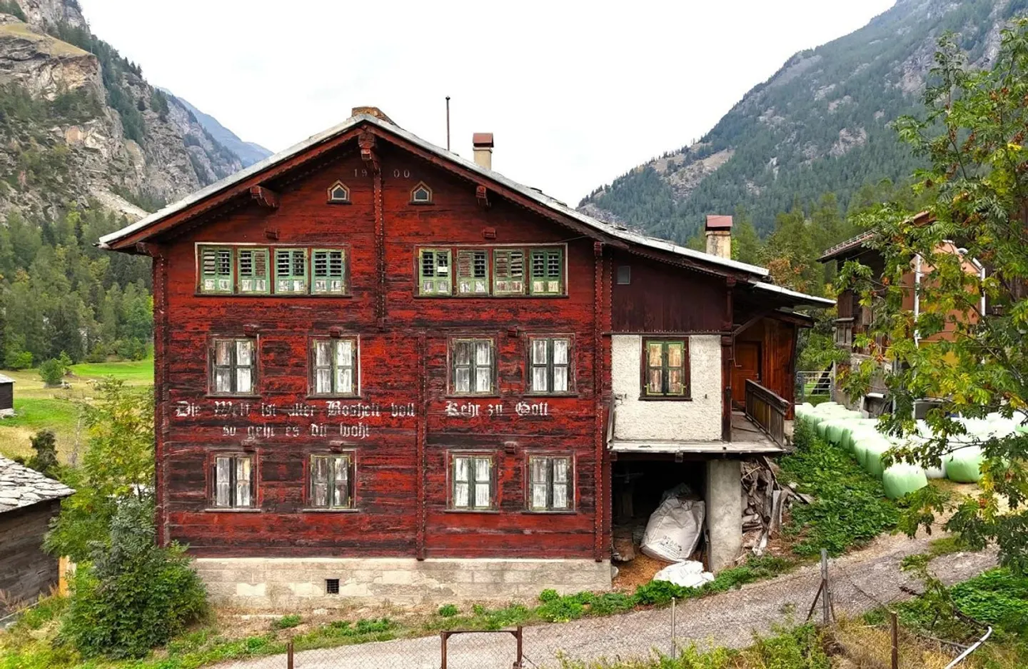 Sanierungsobjekt mit Potenzial in Herbriggen bei Zermatt - Foto 2 von 9