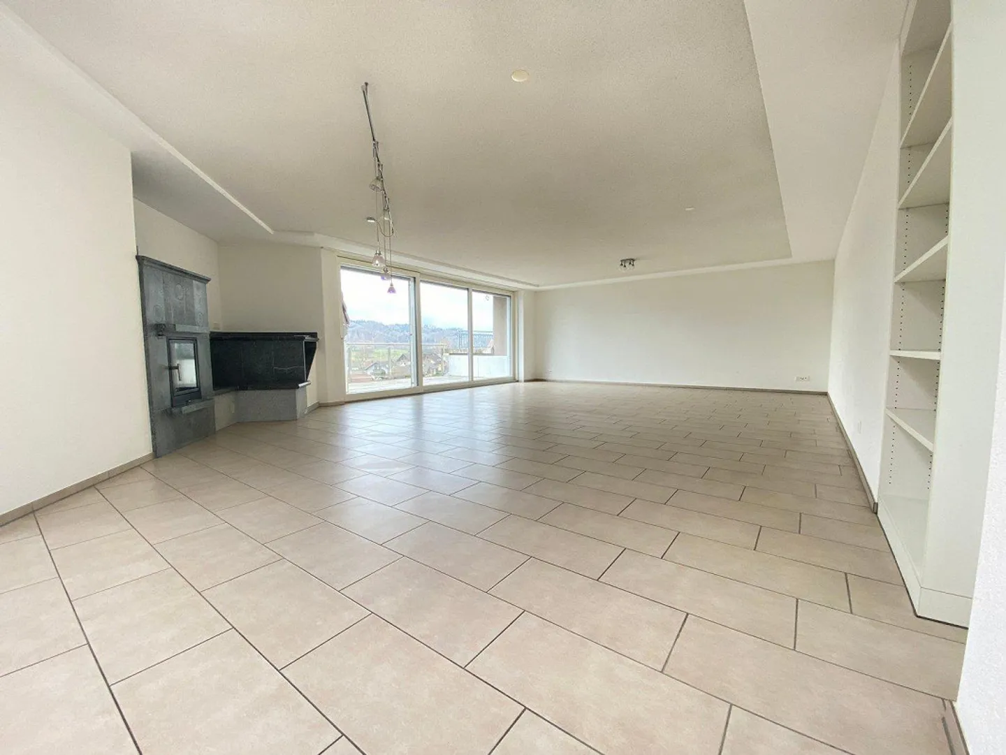 Grosszügige 4.5 Zimmer-Dachwohnung mit Cheminée - Foto 1 von 14
