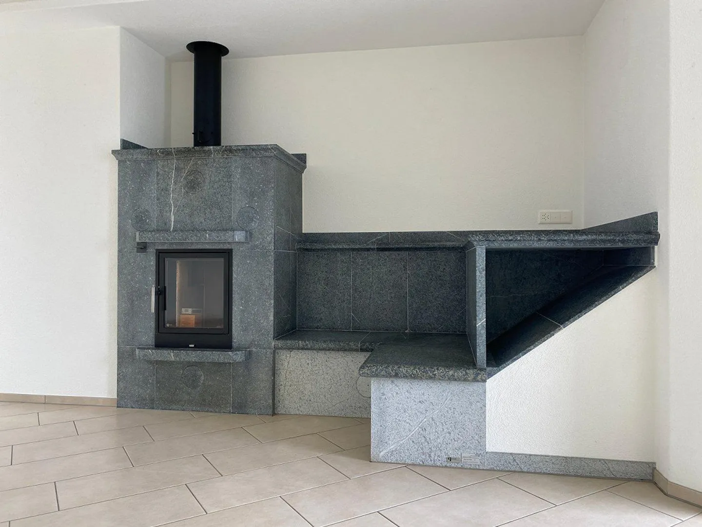 Grosszügige 4.5 Zimmer-Dachwohnung mit Cheminée - Foto 3 von 14