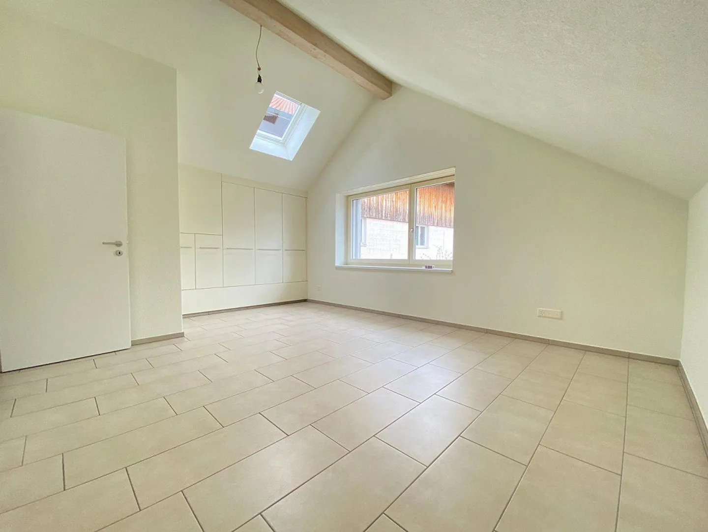 Grosszügige 4.5 Zimmer-Dachwohnung mit Cheminée - Foto 8 von 14