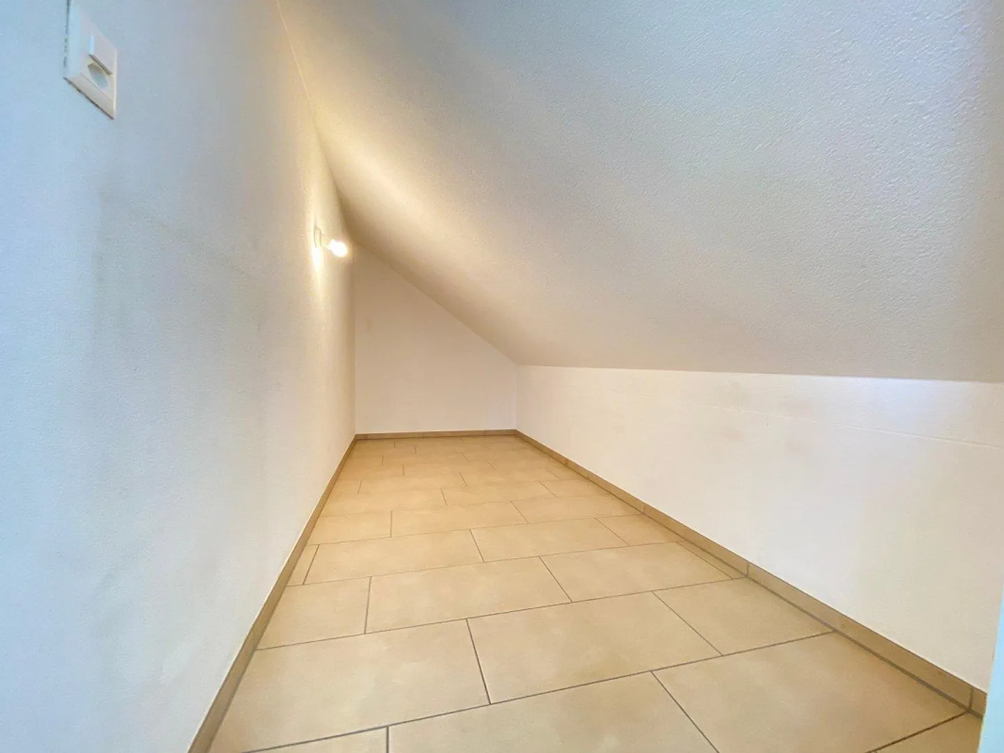 Grosszügige 4.5 Zimmer-Dachwohnung mit Cheminée - Foto 11 von 14
