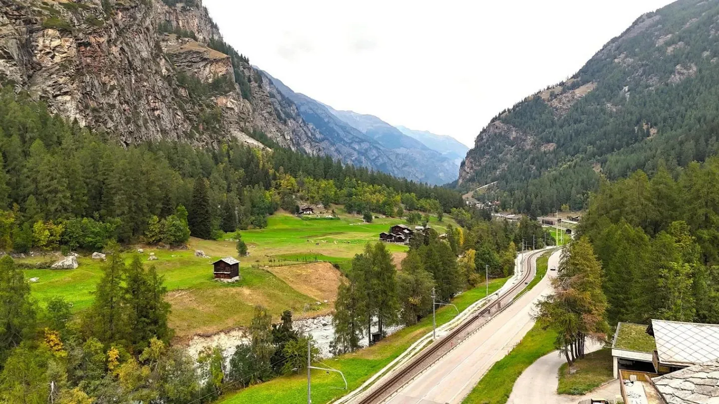 Sanierungsobjekt mit Potenzial in Herbriggen bei Zermatt - Foto 8 von 9