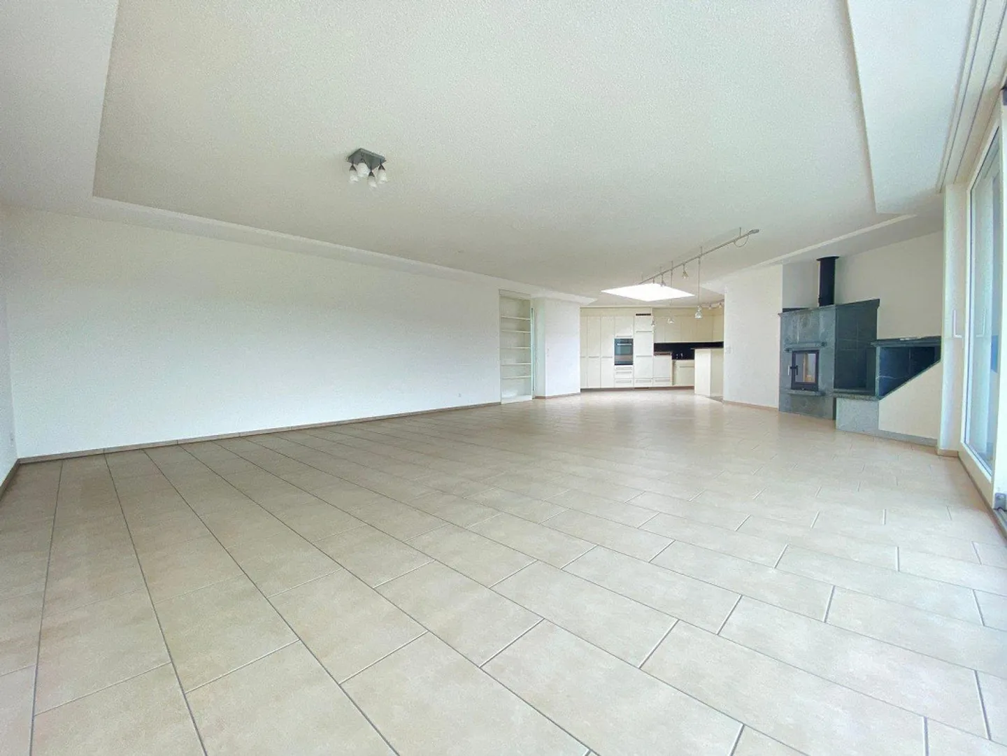 Grosszügige 4.5 Zimmer-Dachwohnung mit Cheminée - Foto 2 von 14