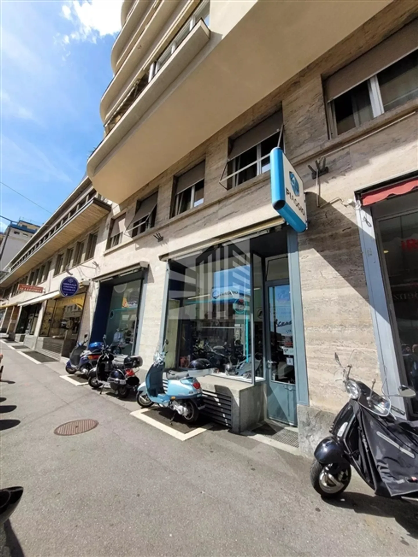 Officina e vendita di veicoli nel centro - Foto 1 di 8