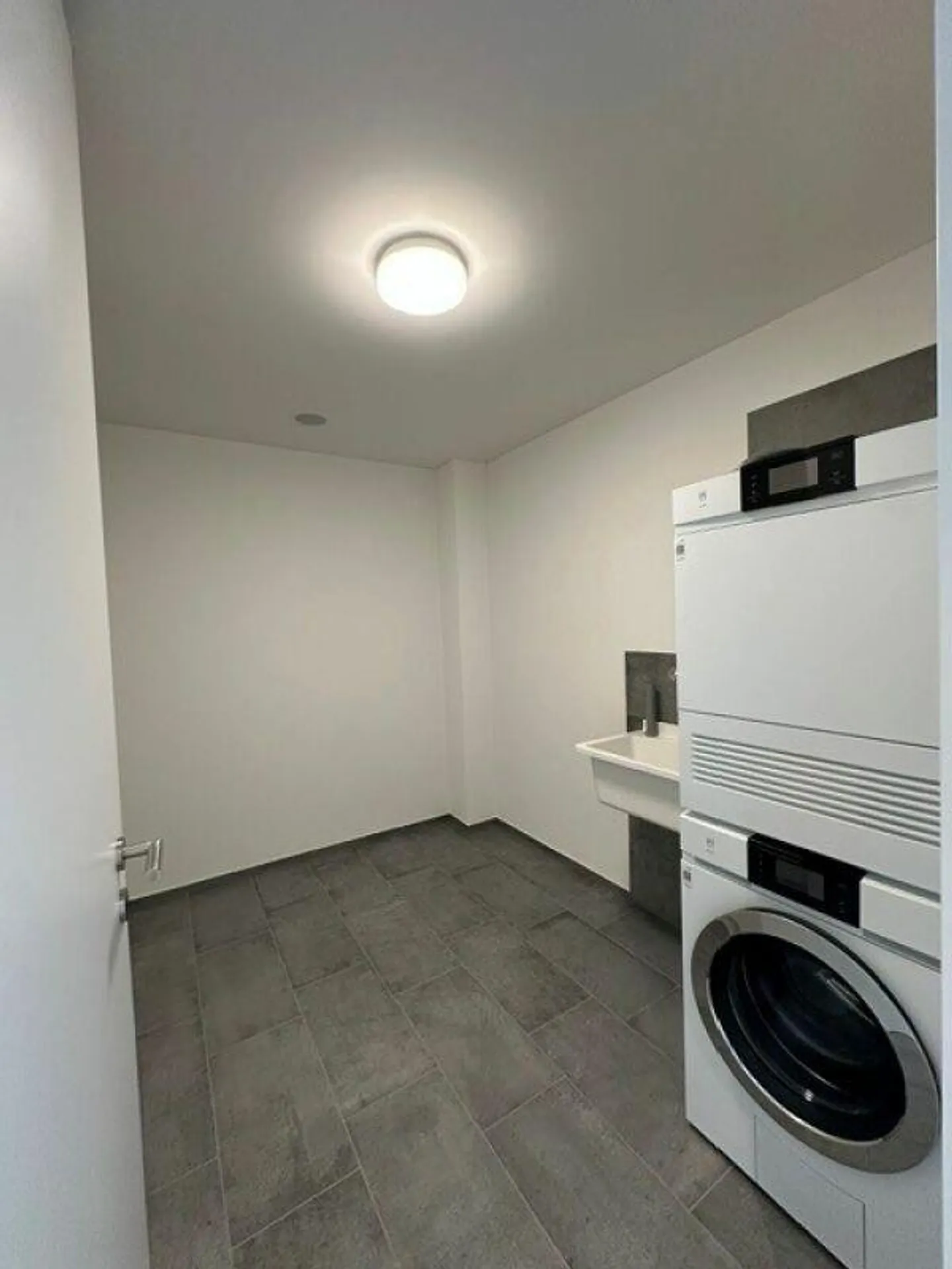 Newly built 3.5-room apartment in a central location in Hedingen for rent - Photo 7 of 10