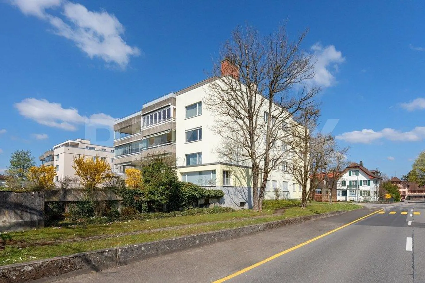 Spacious Apartment in the Heart of Lenzburg - Photo 3 of 11