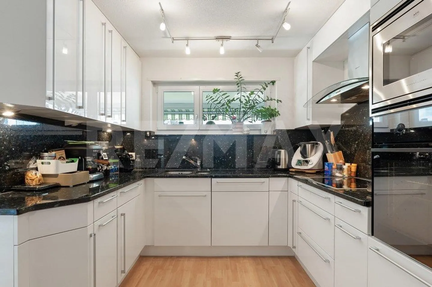 Spacious Apartment in the Heart of Lenzburg - Photo 4 of 11