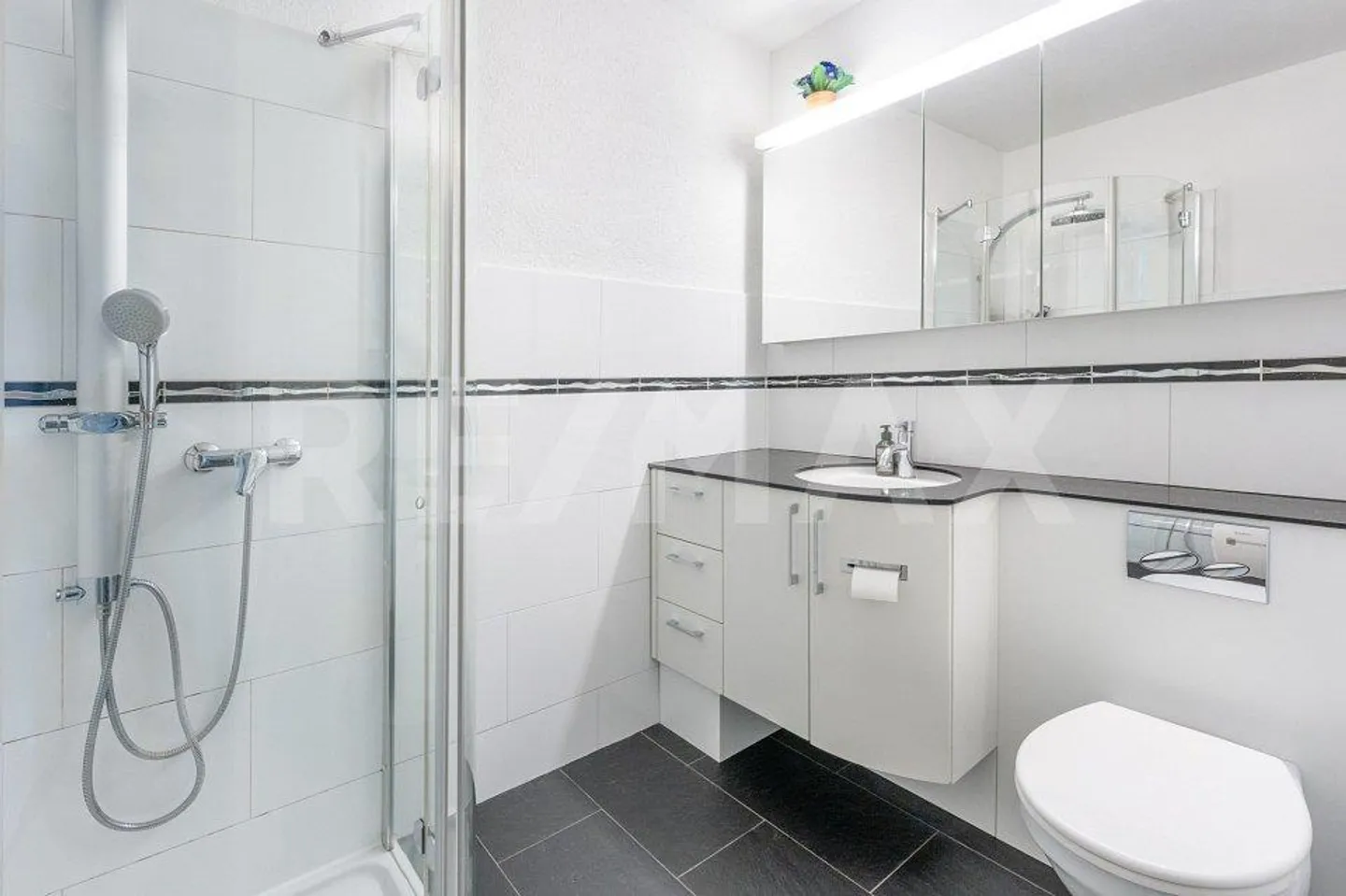 Spacious Apartment in the Heart of Lenzburg - Photo 7 of 11