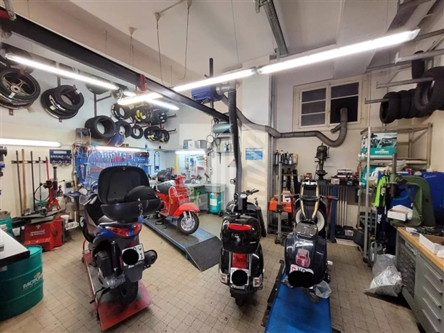 Officina e vendita di veicoli nel centro - Foto 3 di 8