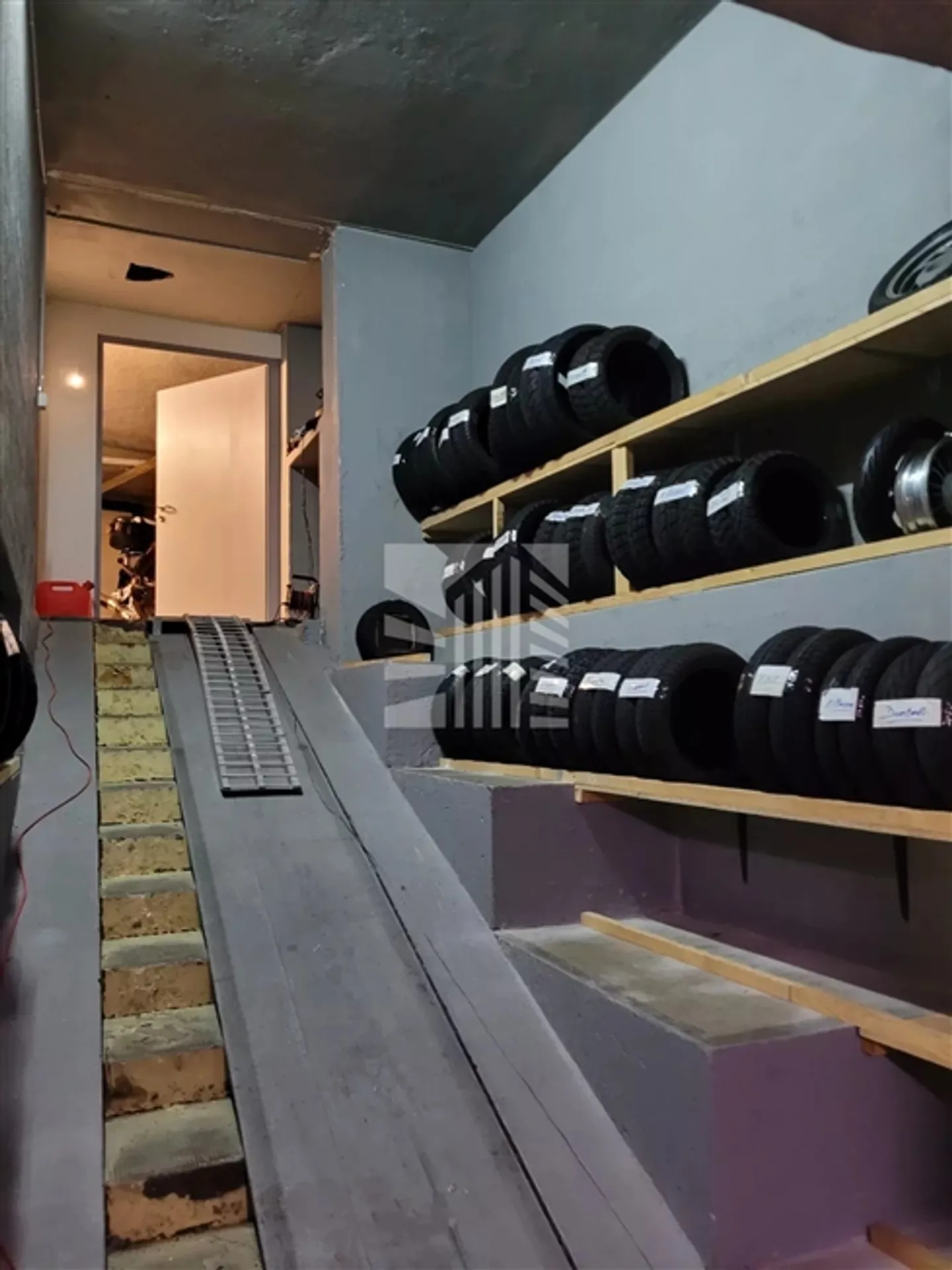 Officina e vendita di veicoli nel centro - Foto 6 di 8