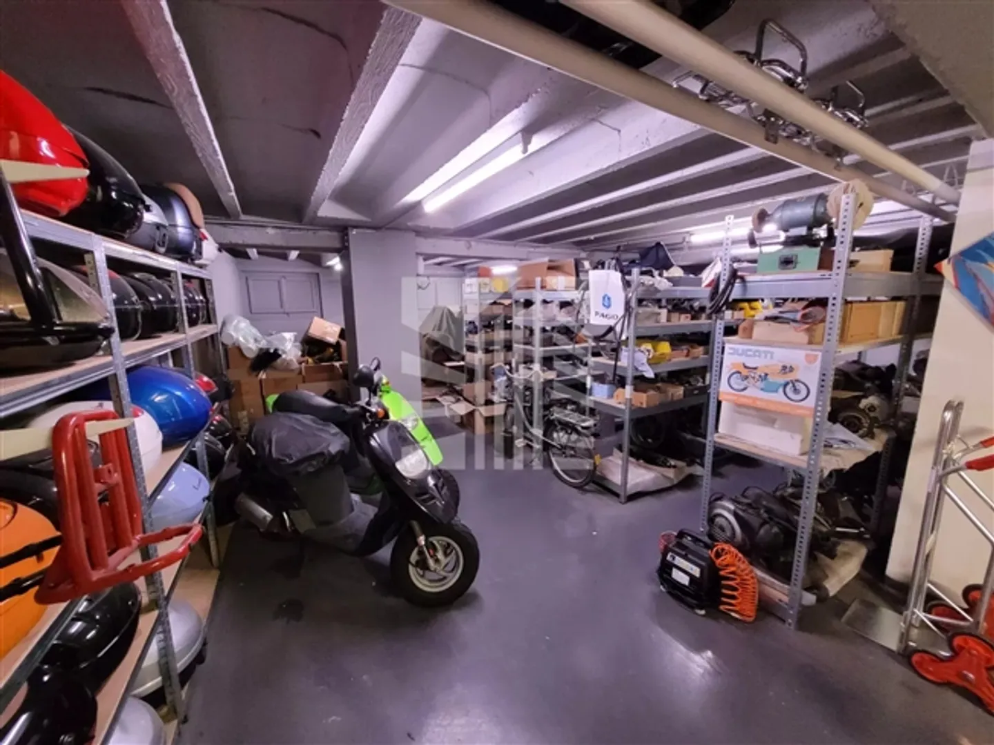 Officina e vendita di veicoli nel centro - Foto 7 di 8