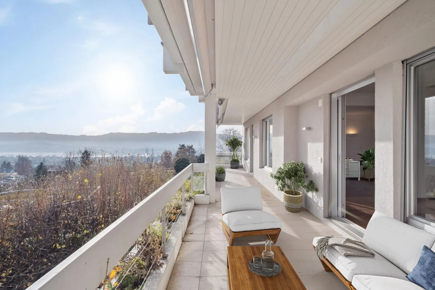 Elegante Wohnung mit grosszügigem Balkon und Weitblick - Foto 2 di 4