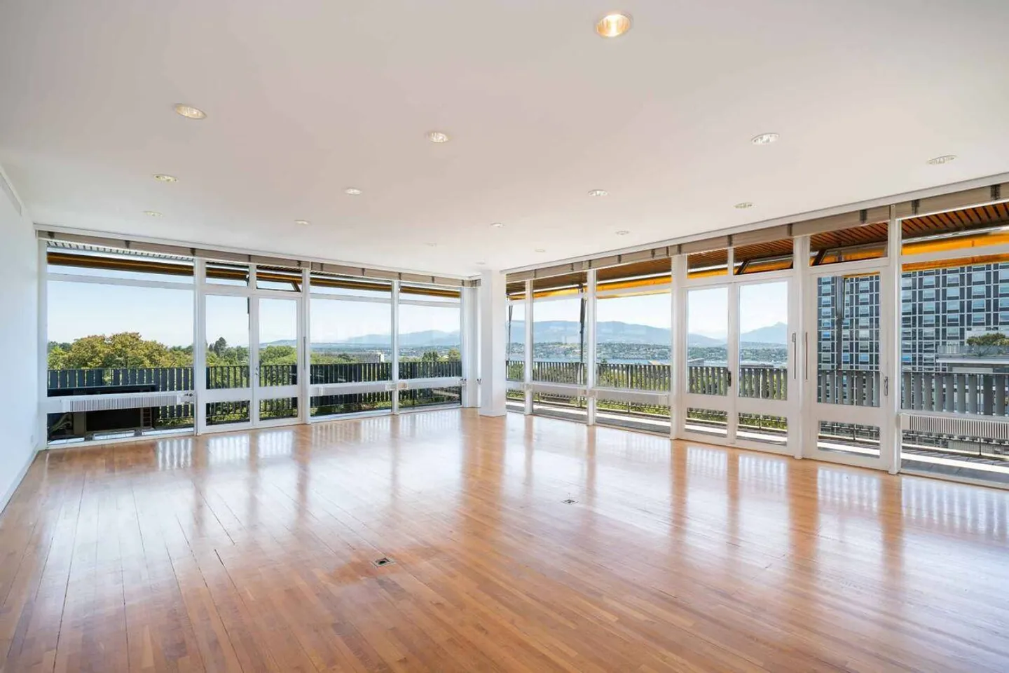 Appartement de 8 pièces vue lac - Photo 4 sur 10