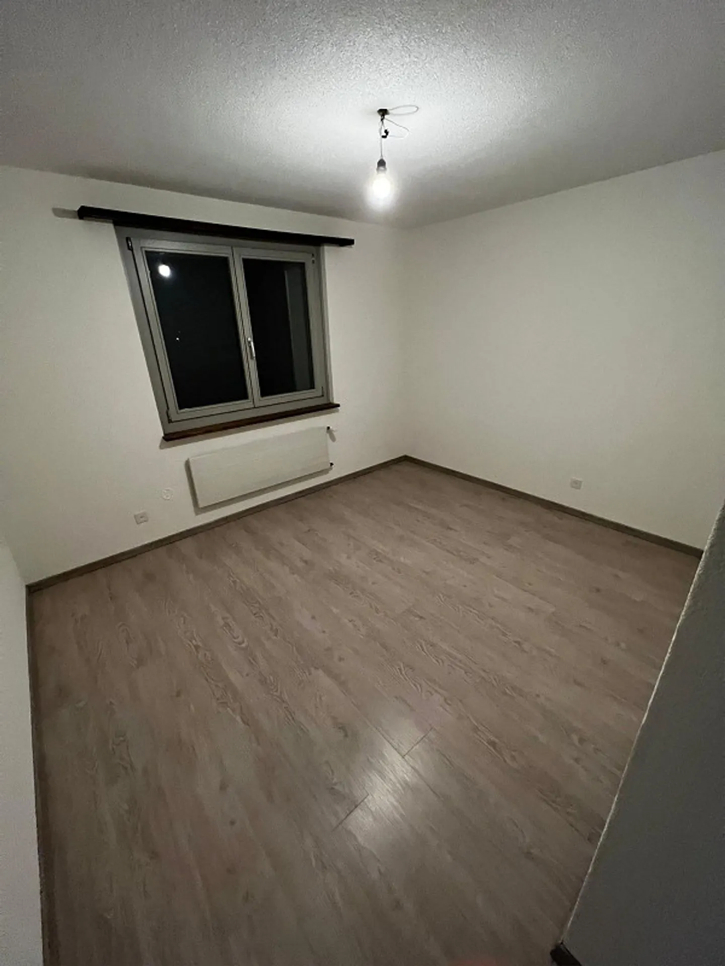 Ampio appartamento di 4,5 locali a 8174 Stadel - Foto 3 di 10
