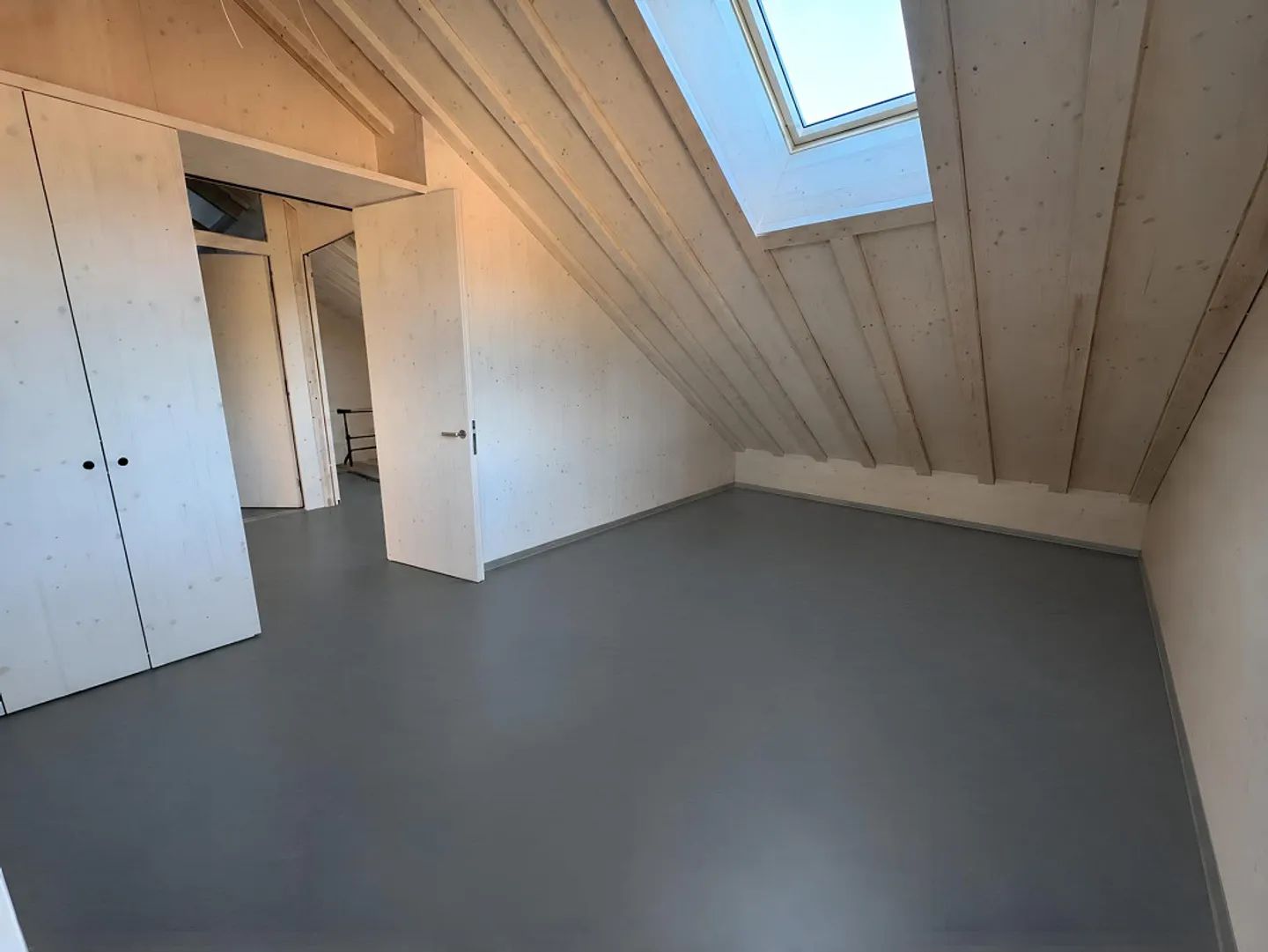 Moderne Loft-Maisonette in Zürich - Foto 7 von 9