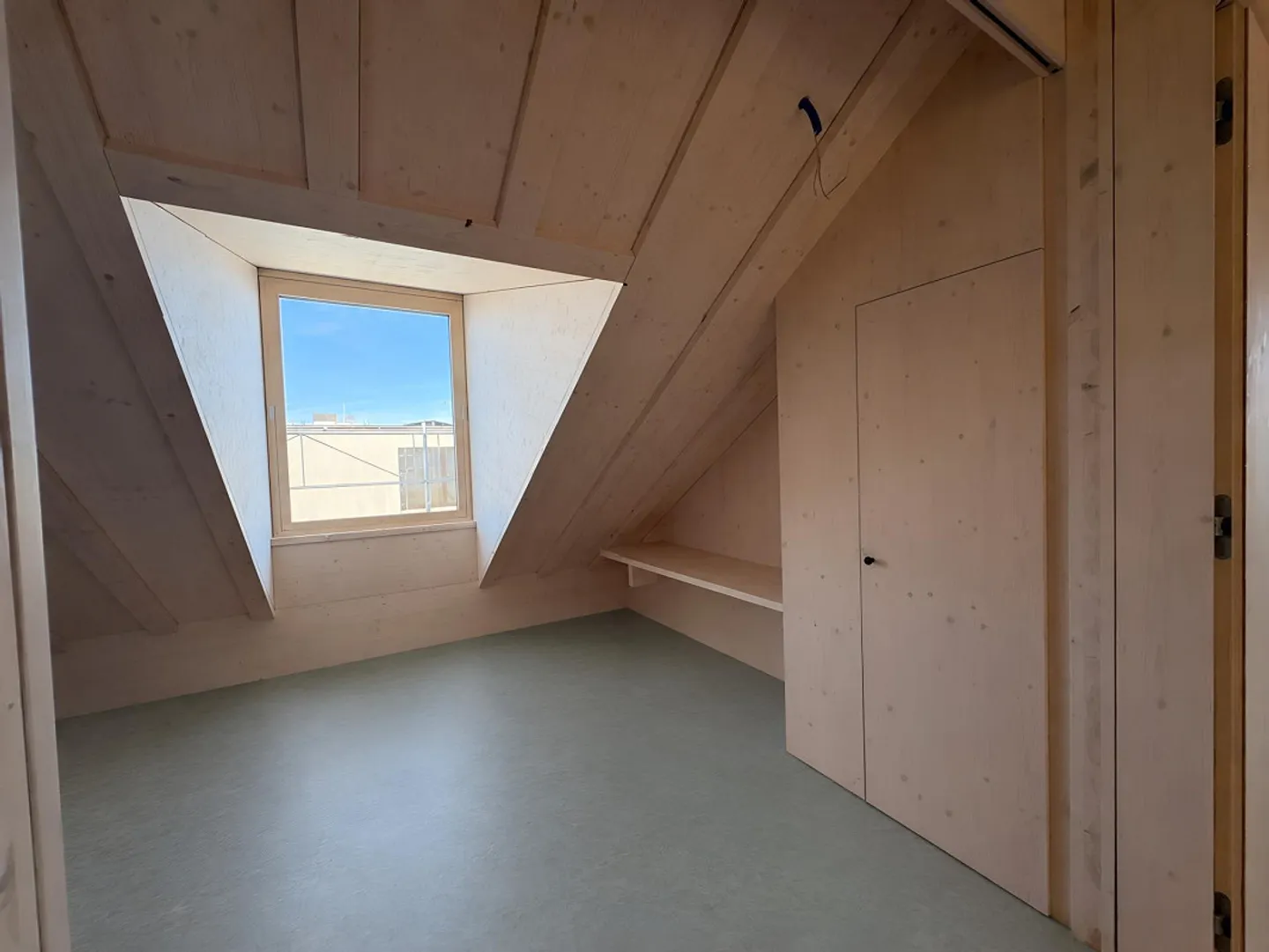 Moderne Loft-Maisonette in Zürich - Foto 8 von 9