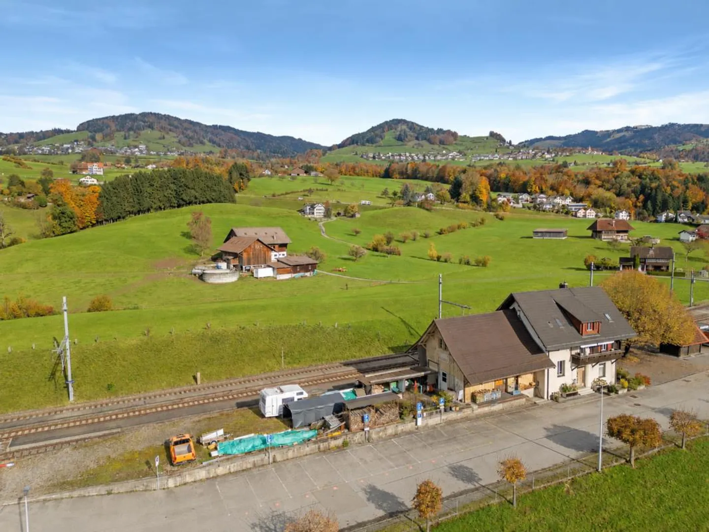 Bahnhof Kaltbrunn: Wohnen & Arbeiten vereint - Photo 1 of 4