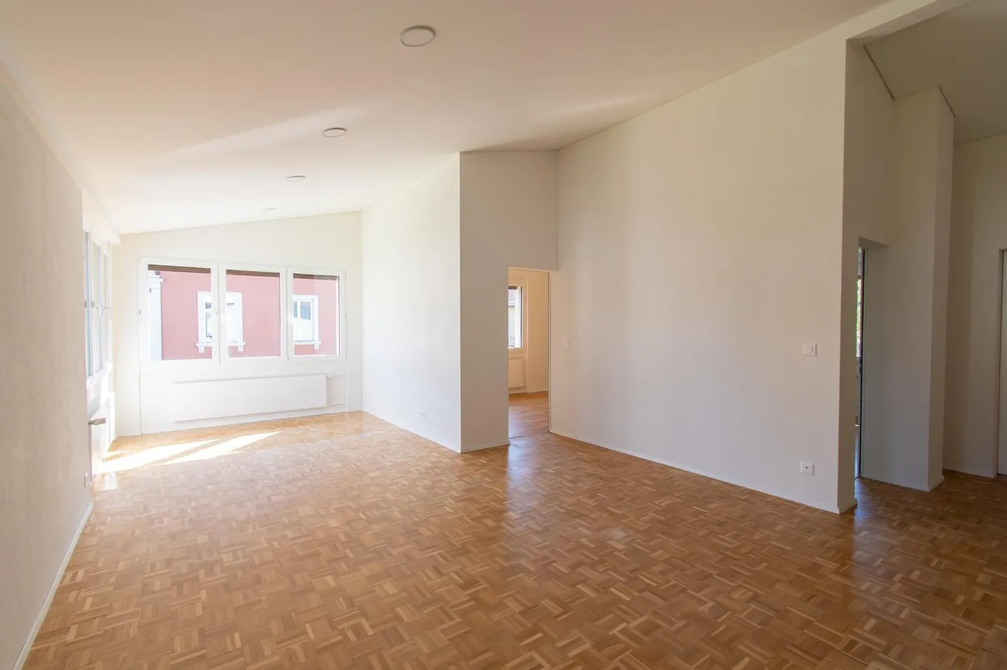 Appartamento luminoso e moderno di 3,5 stanze - Foto 2 di 12