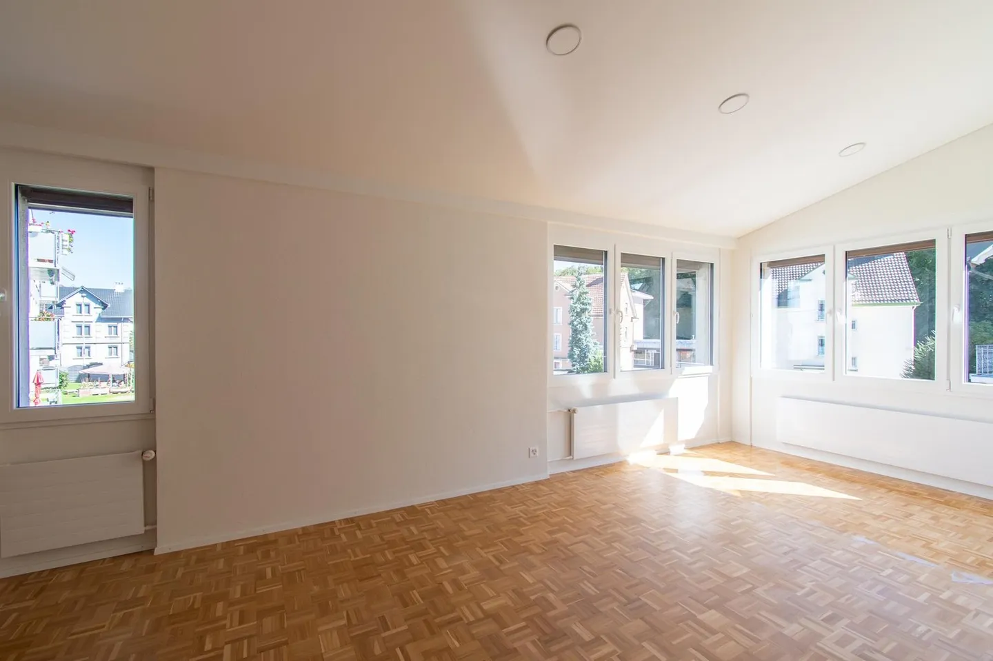 Appartamento luminoso e moderno di 3,5 stanze - Foto 3 di 12